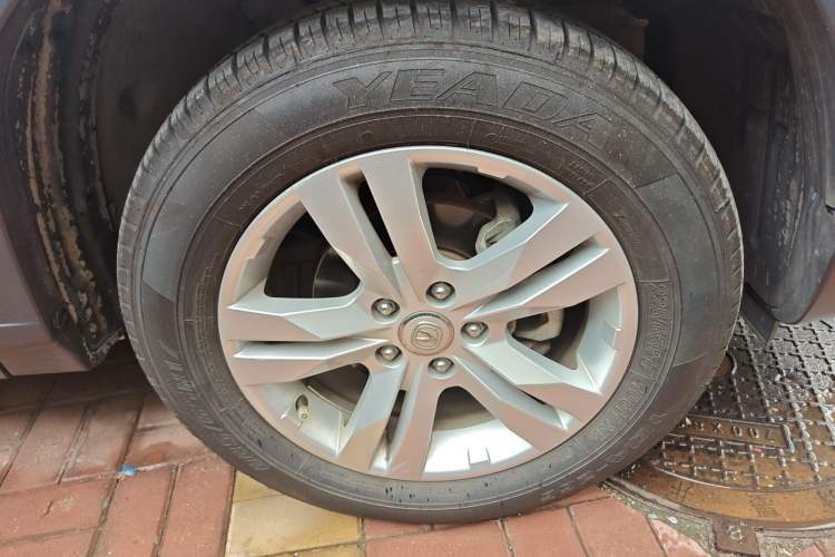 Used CHANGAN CS75 2017 Shangkui Edition 1.5T Automatic Fengxiang Model Right Front Wheel Hub