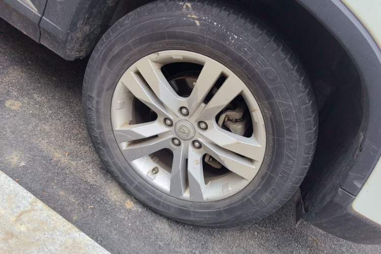 Used CHANGAN CS75 2017 Shangkui Edition 1.5T Automatic Fengyue Model Right Front Wheel Hub