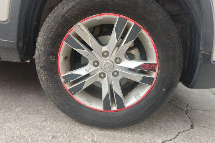 Used CHANGAN CS75 2017 Shangkui Edition 1.5T Automatic Fengxiang Model Right Front Wheel Hub