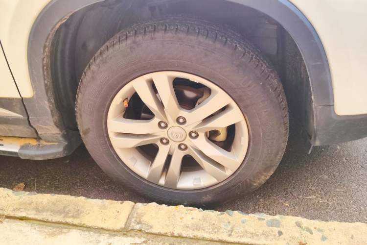 Used CHANGAN CS75 2017 Shangkui Edition 1.5T Automatic Fengxiang Model Right Front Wheel Hub