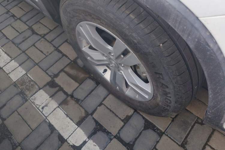 Used CHANGAN CS75 2017 Shangkui Edition 1.5T Automatic Fengxiang Model Right Front Wheel Hub