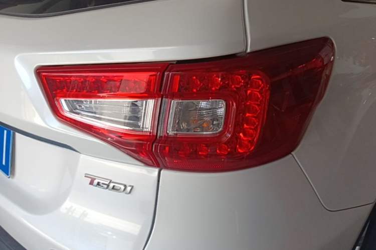 Used CHANGAN CS75 2017 Shangkui Edition 1.5T Automatic Fengxiang Model Right Rear Taillight