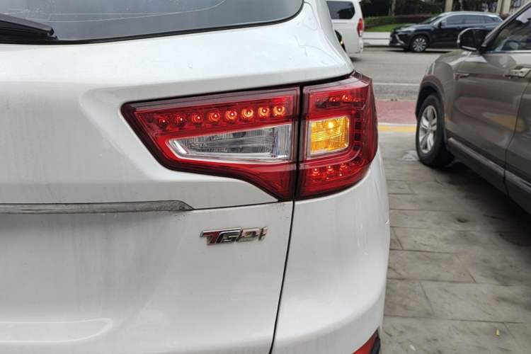 Used CHANGAN CS75 2017 Shangkui Edition 1.5T Automatic Fengyue Model Right Rear Taillight
