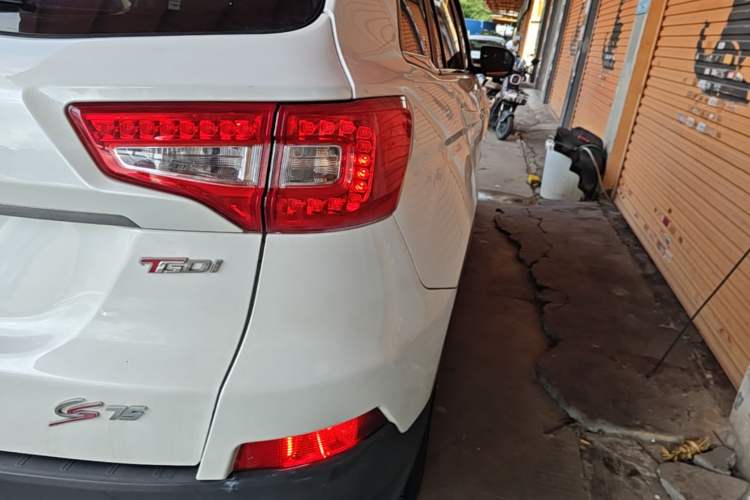 Used CHANGAN CS75 2017 Shangkui Edition 1.5T Automatic Fengyue Model Right Rear Taillight