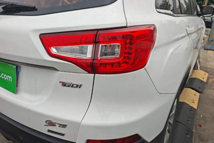 Used CHANGAN CS75 2017 Shangkui Edition 1.5T Automatic Fengxiang Model Right Rear Taillight
