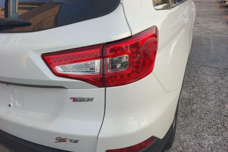 Used CHANGAN CS75 2017 Shangku Edition 1.5T Manual ZhiXiang Model Right Rear Taillight