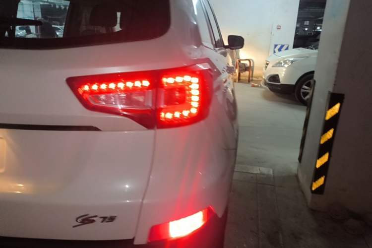 Used CHANGAN CS75 2017 Shangkui Edition 1.5T Manual Fengxiang Model Right Rear Taillight