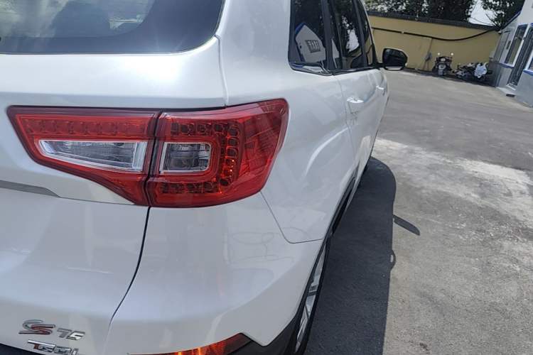 Used CHANGAN CS75 2017 Shangkui Edition 1.5T Automatic Fengxiang Model Right Rear Taillight