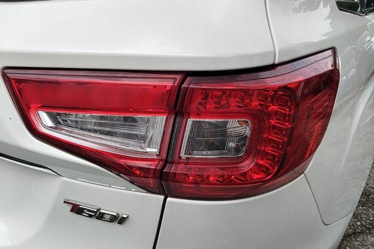 Used CHANGAN CS75 2017 Shangkui Edition 1.5T Automatic Fengxiang Model Right Rear Taillight