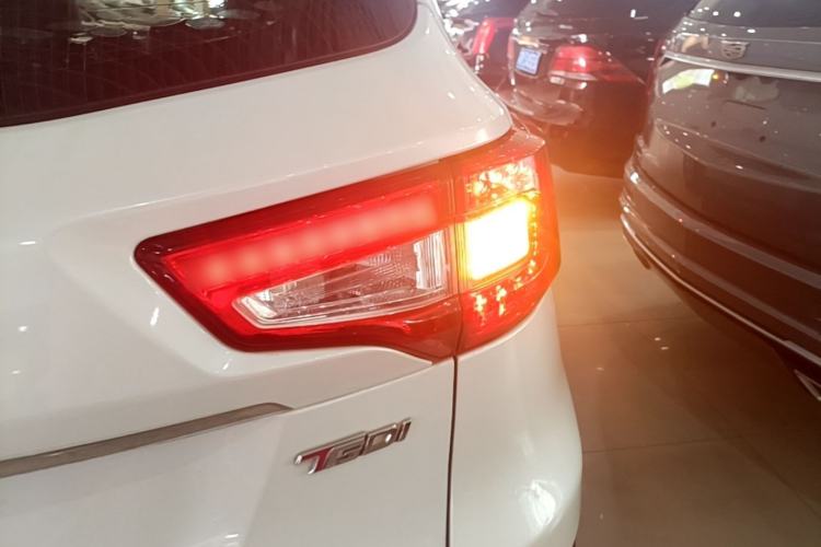 Used CHANGAN CS75 2017 Shangkui Edition 1.5T Automatic Fengxiang Model Right Rear Taillight