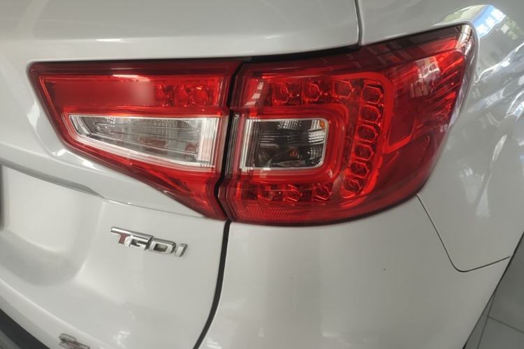 Used CHANGAN CS75 2017 Shangkui Edition 1.5T Automatic Fengxiang Model Right Rear Taillight