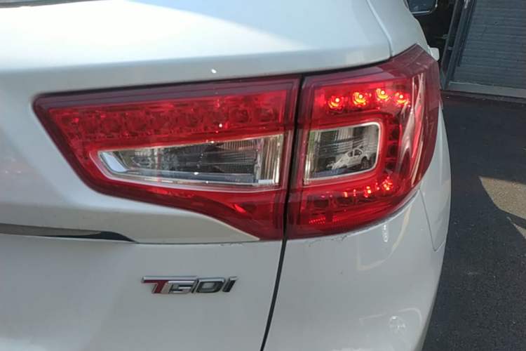 Used CHANGAN CS75 2017 Shangkui Edition 1.5T Automatic Fengxiang Model Right Rear Taillight