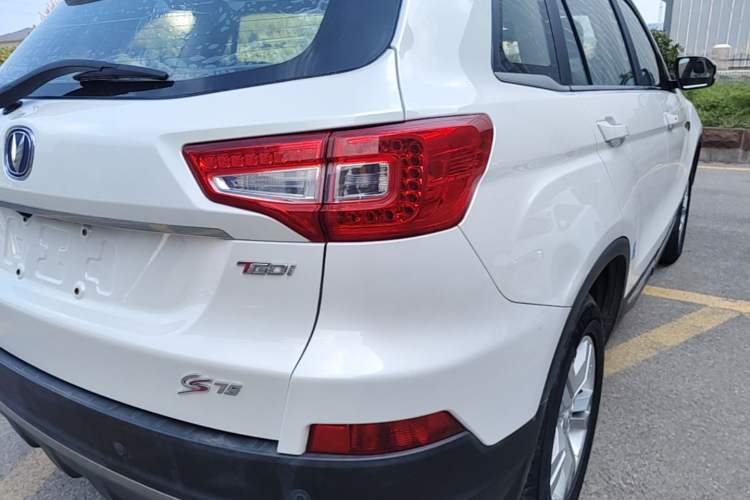 Used CHANGAN CS75 2017 Shangkui Edition 1.5T Manual Fengxiang Model Right Rear Taillight