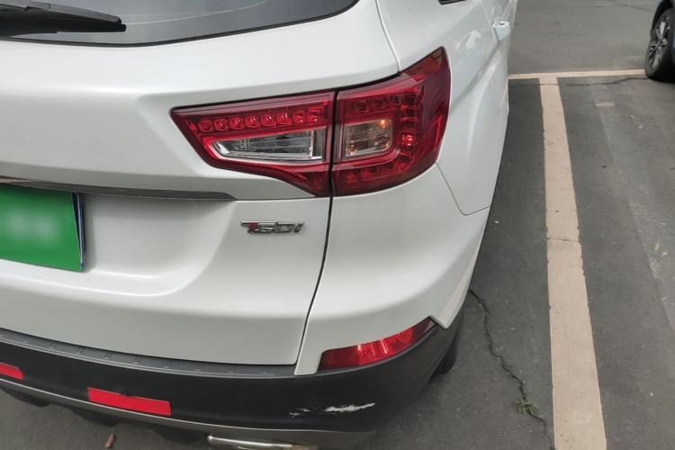 Used CHANGAN CS75 2017 Shangkui Edition 1.5T Automatic Fengxiang Model Right Rear Taillight