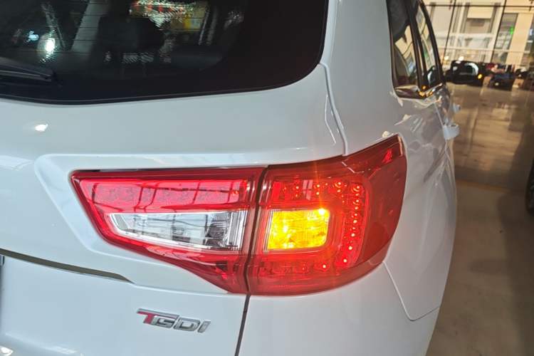 Used CHANGAN CS75 2017 Shangkui Edition 1.5T Manual Fengxiang Model Right Rear Taillight