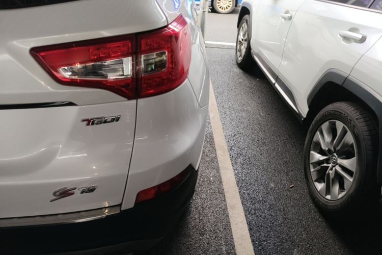 Used CHANGAN CS75 2017 Shangkui Edition 1.5T Automatic Fengxiang Model Right Rear Taillight