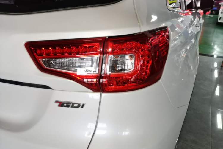 Used CHANGAN CS75 2017 Shangkui Edition 1.5T Automatic Fengxiang Model Right Rear Taillight