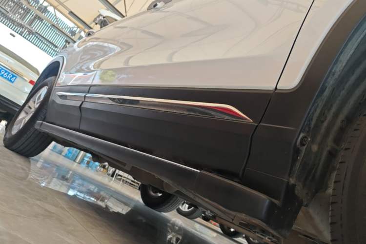 Used CHANGAN CS75 2017 Shangkui Edition 1.5T Automatic Fengyue Model Right Side Sill
