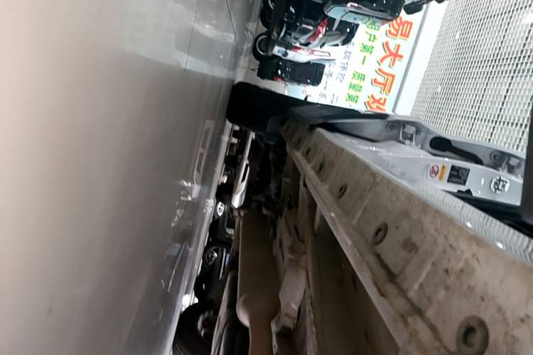 Used CHANGAN CS75 2017 Shangkui Edition 1.5T Automatic Fengxiang Model Right Side Sill