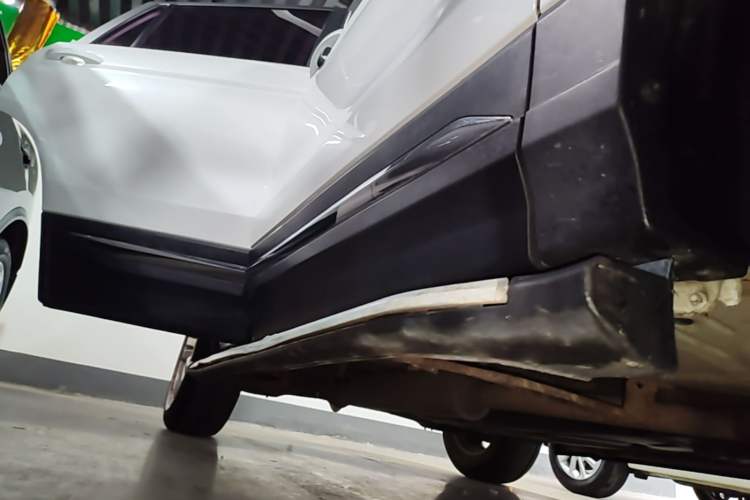 Used CHANGAN CS75 2017 Shangkui Edition 1.5T Automatic Fengxiang Model Right Side Sill