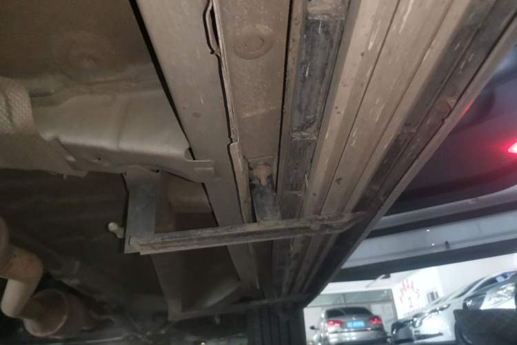 Used CHANGAN CS75 2017 Shangkui Edition 1.5T Automatic Fengxiang Model Right Side Sill