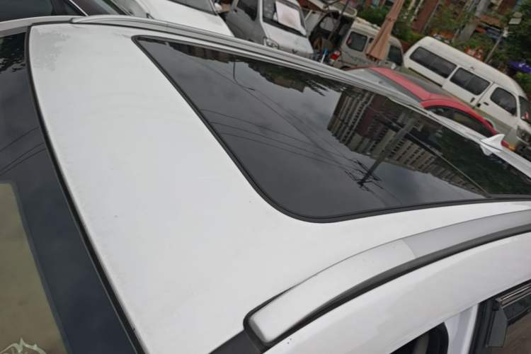 Used CHANGAN CS75 2017 Shangkui Edition 1.5T Automatic Fengxiang Model Roof