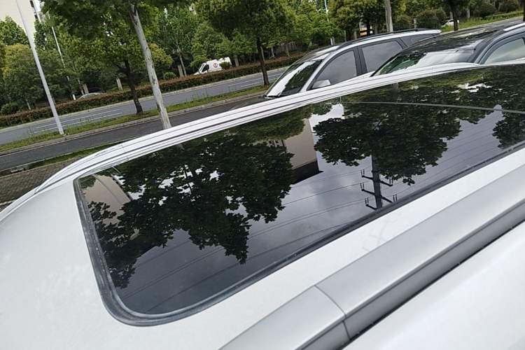 Used CHANGAN CS75 2017 Shangkui Edition 1.5T Automatic Fengxiang Model Roof