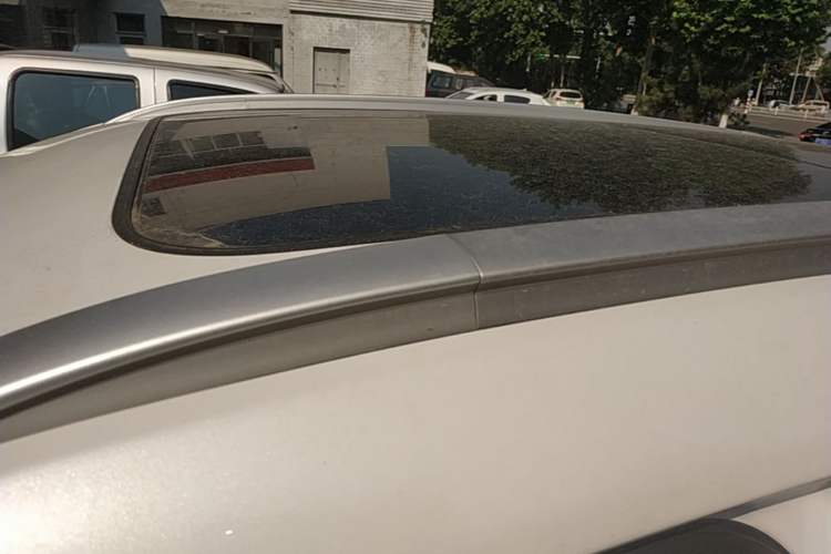 Used CHANGAN CS75 2017 Shangkui Edition 1.5T Automatic Fengxiang Model Roof