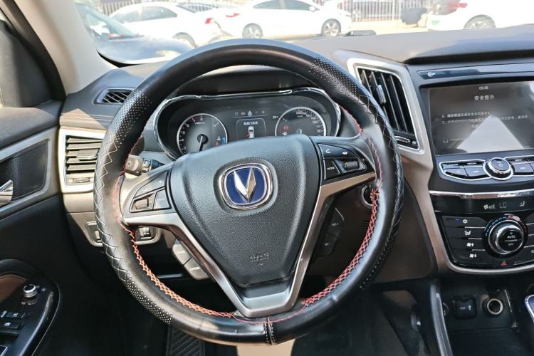 Used CHANGAN CS75 2017 Shangkui Edition 1.5T Automatic Fengxiang Model Steering Wheel
