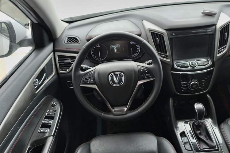 Used CHANGAN CS75 2017 Shangkui Edition 1.5T Automatic Fengxiang Model Steering Wheel