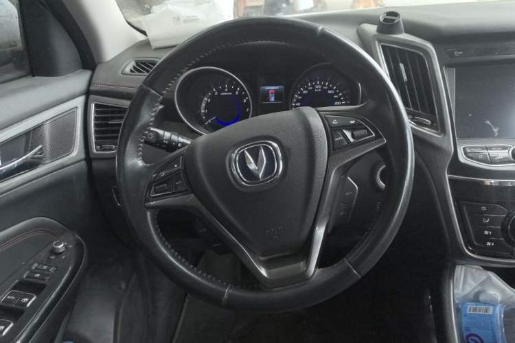 Used CHANGAN CS75 2017 Shangkui Edition 1.5T Manual Fengxiang Model Steering Wheel