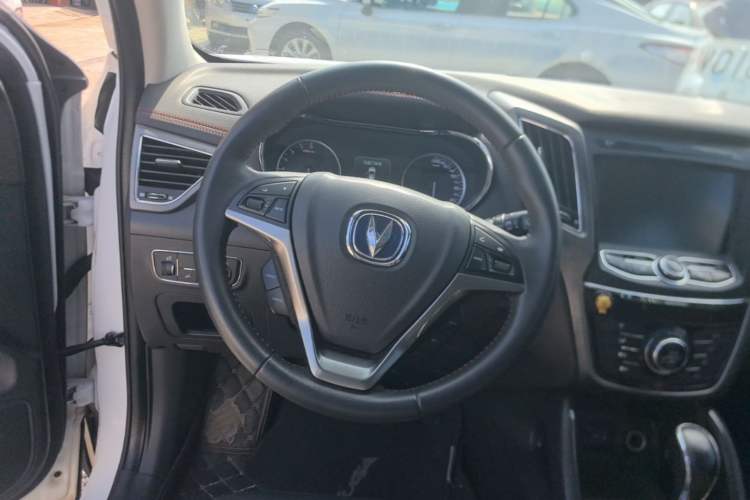 Used CHANGAN CS75 2017 Shangkui Edition 1.5T Automatic Fengxiang Model Steering Wheel