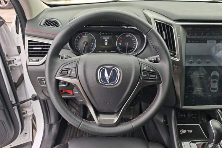 Used CHANGAN CS75 2017 Shangkui Edition 1.5T Automatic Fengxiang Model Steering Wheel