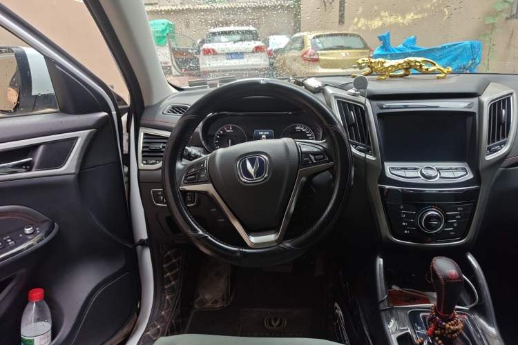 Used CHANGAN CS75 2017 Shangkui Edition 1.5T Automatic Fengxiang Model Steering Wheel