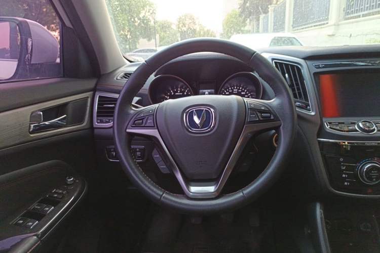 Used CHANGAN CS75 2017 Shangkui Edition 1.5T Manual Fengxiang Model Steering Wheel