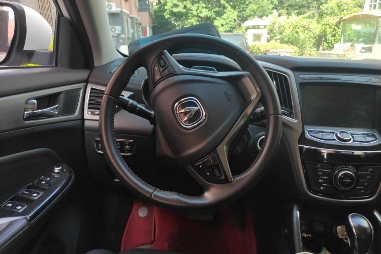 Used CHANGAN CS75 2017 Shangkui Edition 1.5T Automatic Fengxiang Model Steering Wheel