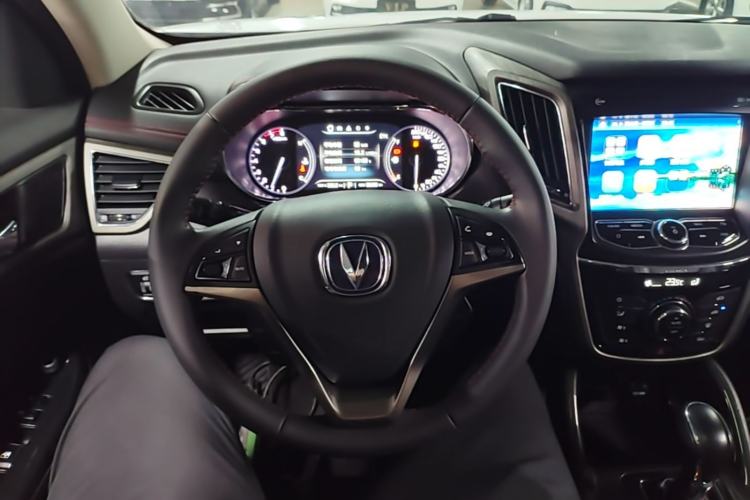 Used CHANGAN CS75 2017 Shangkui Edition 1.5T Automatic Fengxiang Model Steering Wheel
