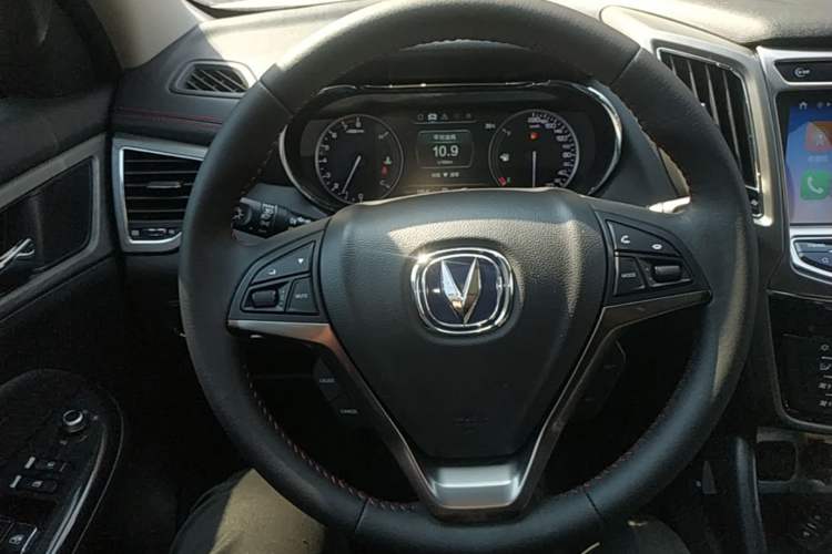 Used CHANGAN CS75 2017 Shangkui Edition 1.5T Automatic Fengxiang Model Steering Wheel