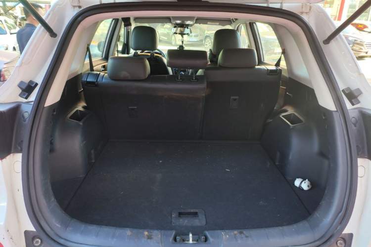 Used CHANGAN CS75 2017 Shangkui Edition 1.5T Manual Fengxiang Model Trunk