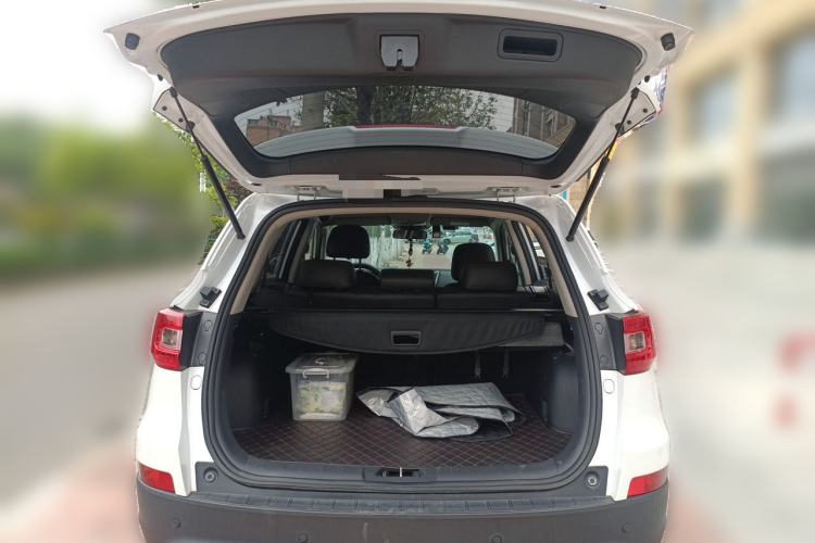Used CHANGAN CS75 2017 Shangkui Edition 1.5T Manual Fengxiang Model Trunk