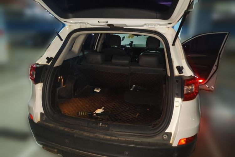 Used CHANGAN CS75 2017 Shangkui Edition 1.5T Manual Fengxiang Model Trunk