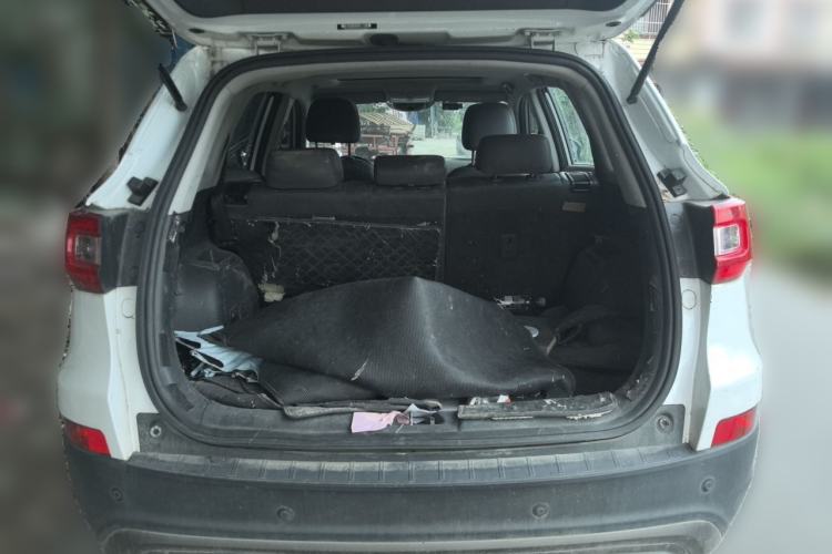 Used CHANGAN CS75 2017 Shangkui Edition 1.5T Manual Fengxiang Model Trunk