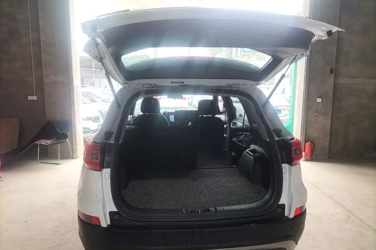 Used CHANGAN CS75 2017 Shangkui Edition 1.5T Manual Fengxiang Model Trunk