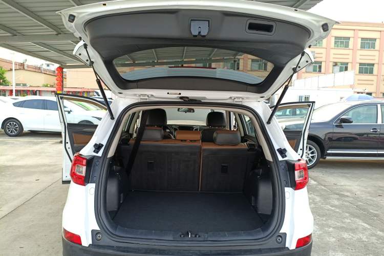 Used CHANGAN CS75 2017 Shangkui Edition 1.5T Automatic Fengxiang Model Trunk