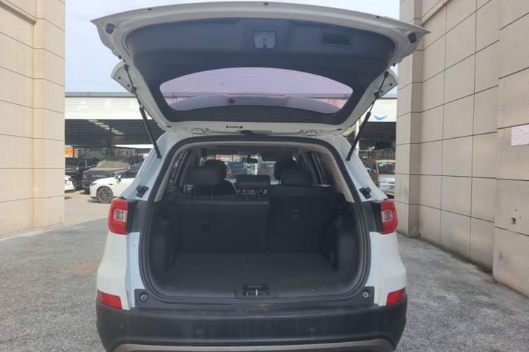 Used CHANGAN CS75 2017 Shangkui Edition 1.5T Automatic Fengxiang Model Trunk