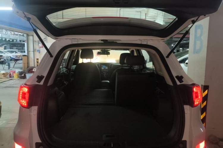 Used CHANGAN CS75 2017 Shangkui Edition 1.5T Manual Fengxiang Model Trunk