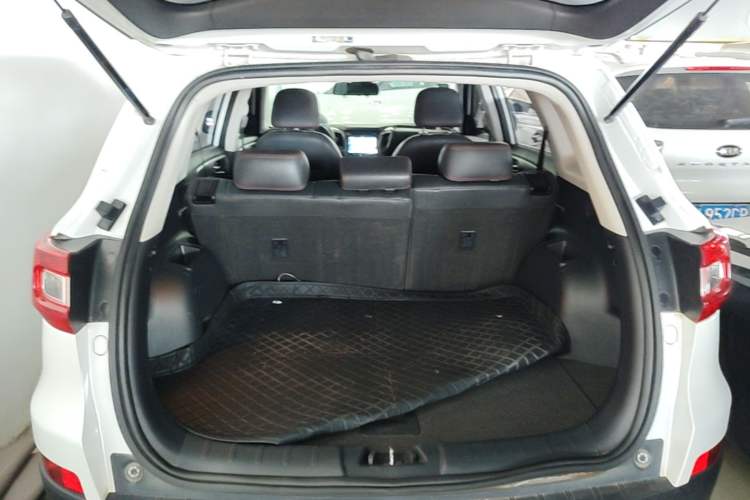 Used CHANGAN CS75 2017 Shangkui Edition 1.5T Manual Fengxiang Model Trunk
