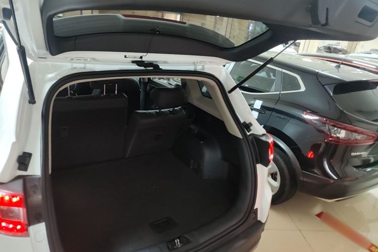 Used CHANGAN CS75 2017 Shangkui Edition 1.5T Manual Fengxiang Model Trunk