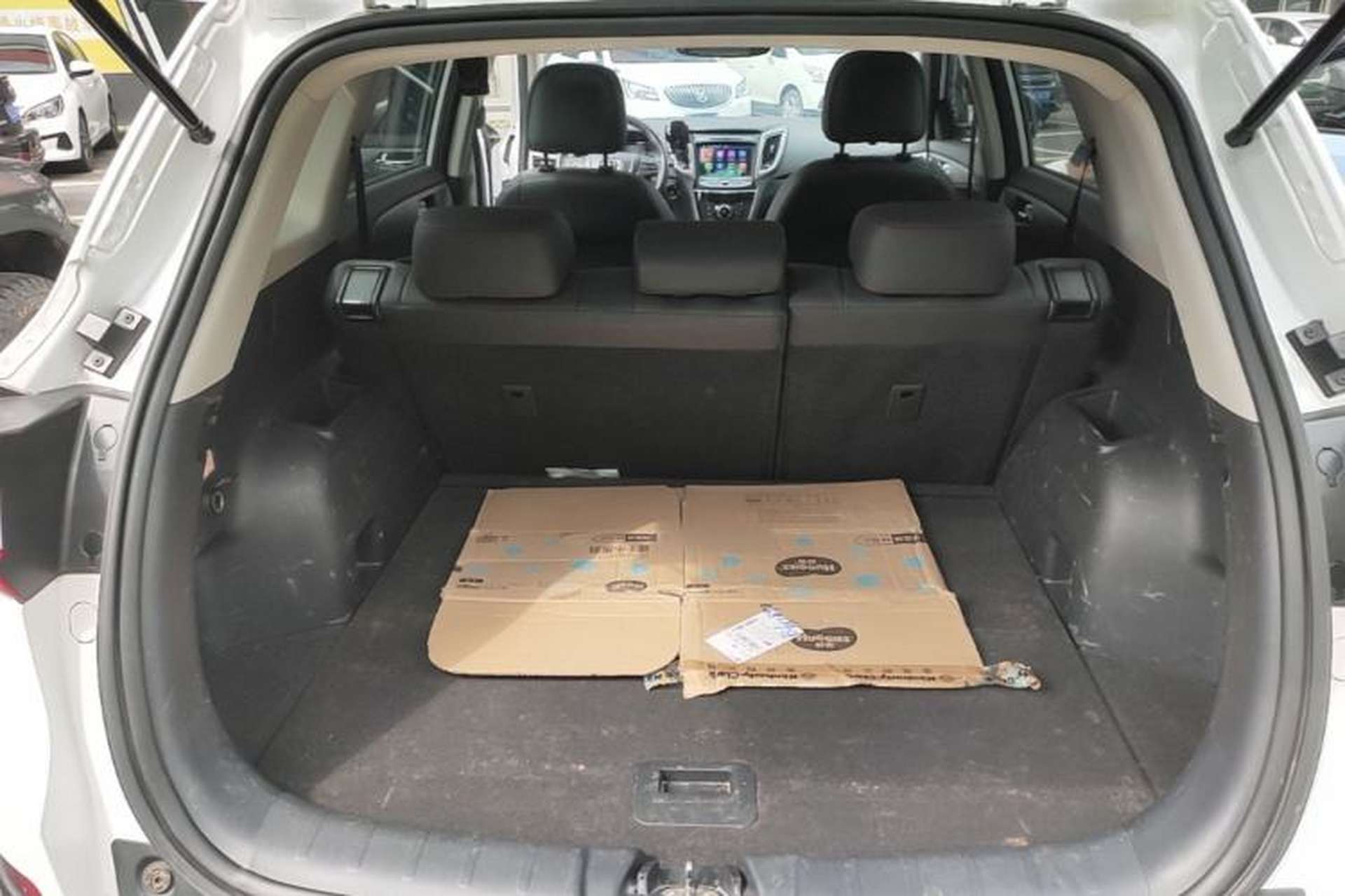 Used CHANGAN CS75 2017 Shangkui Edition 1.5T Automatic Fengxiang Model Trunk
