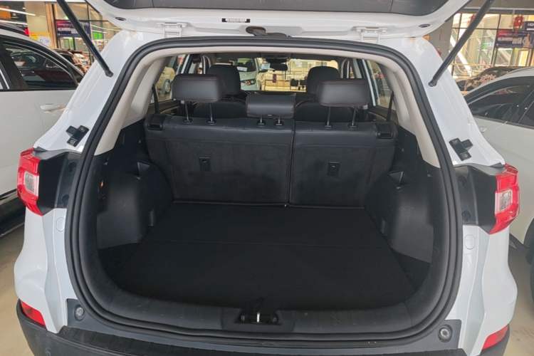 Used CHANGAN CS75 2017 Shangkui Edition 1.5T Manual Fengxiang Model Trunk